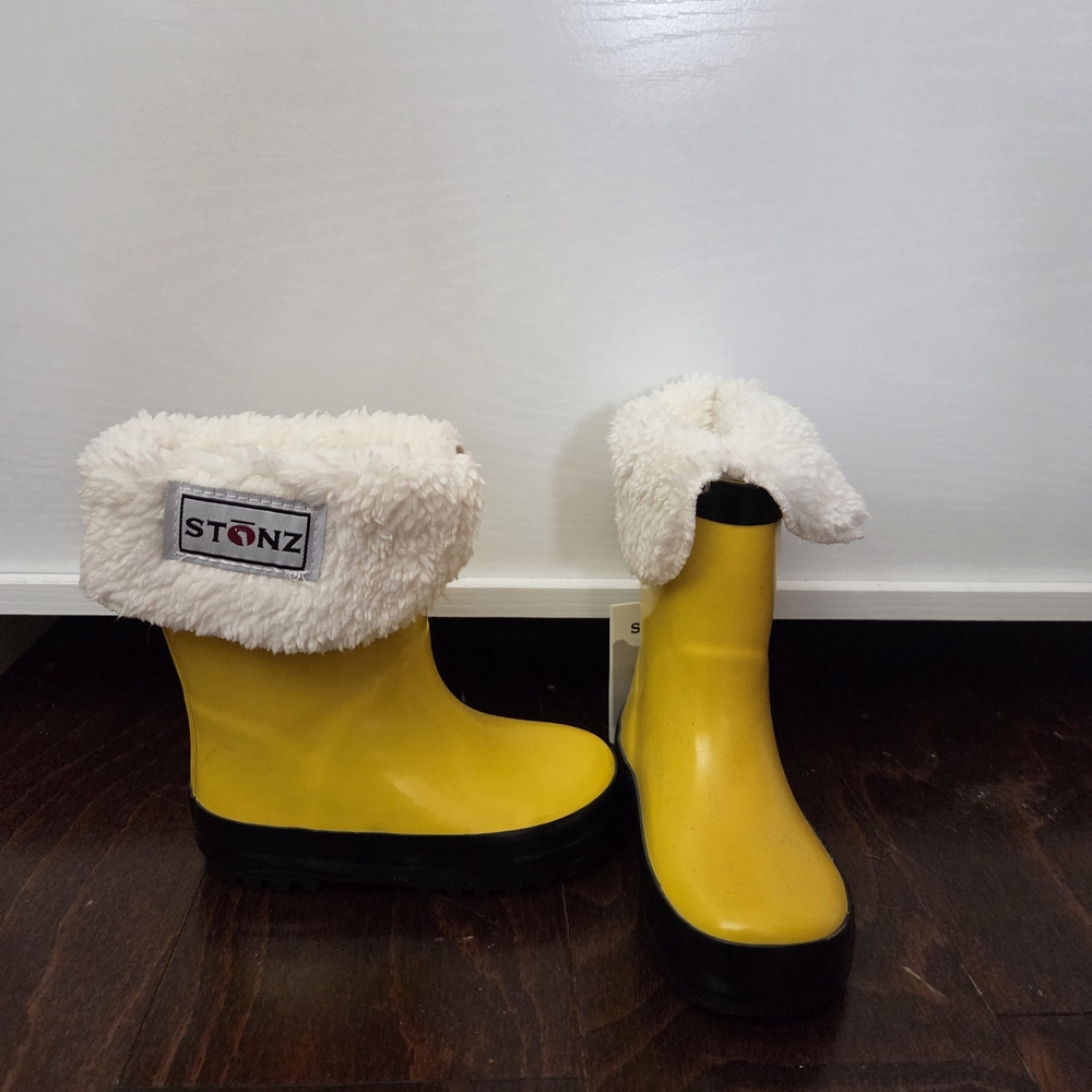 Stonz Yellow Kids Boots with White Fur Trim
